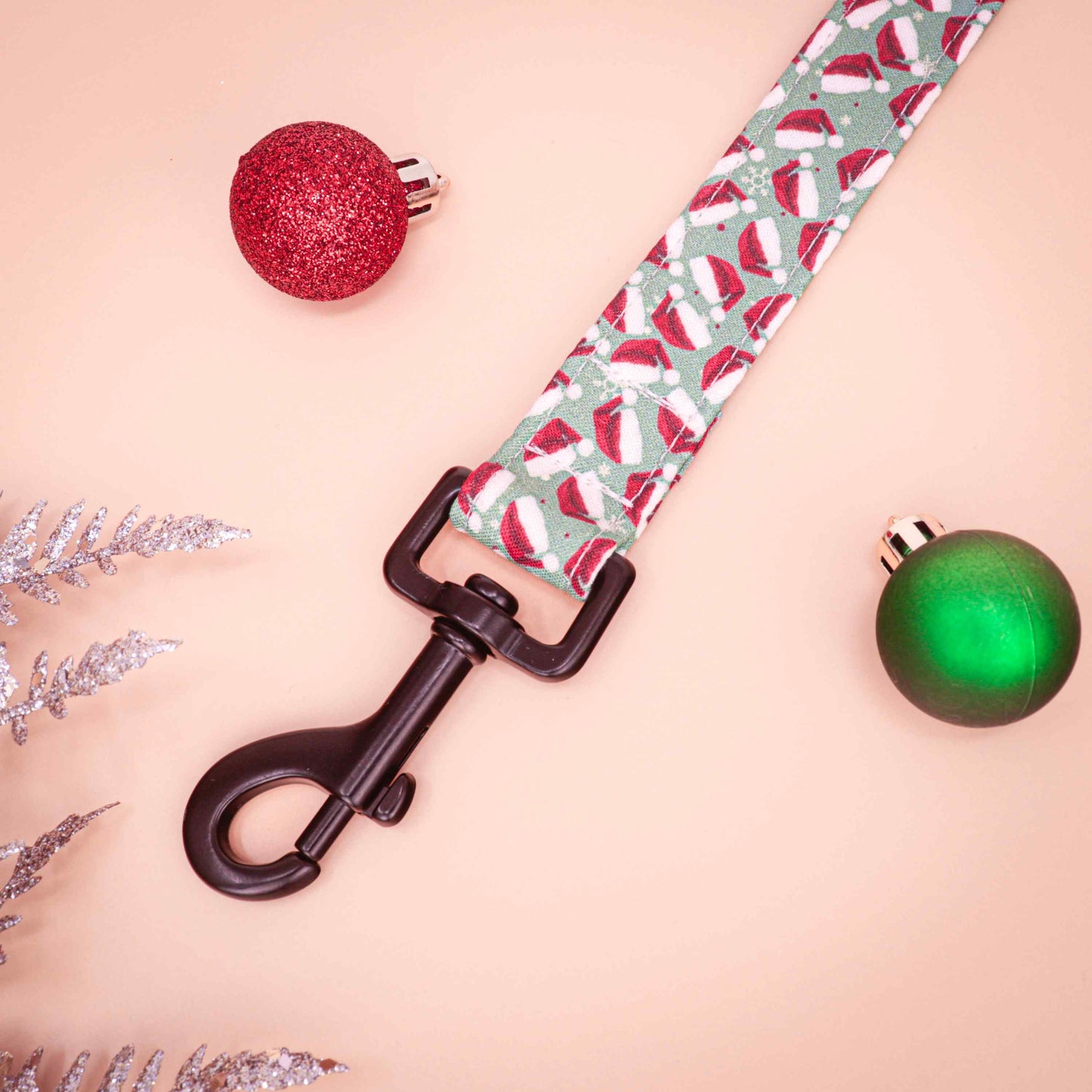 "Santa's Parade" Leash