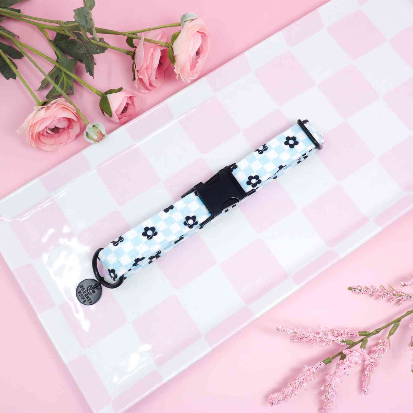 "Checkered Chic" Collar