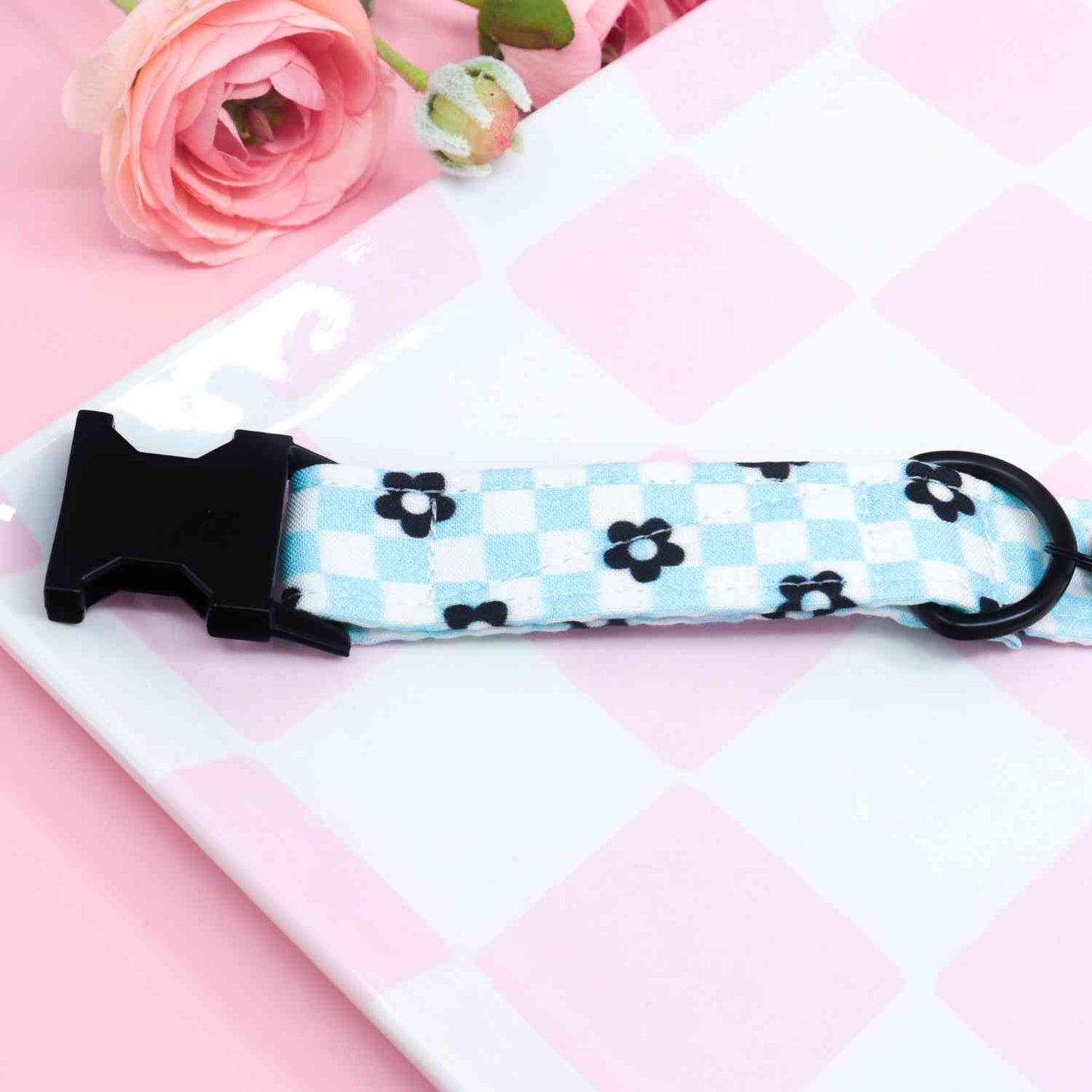 "Checkered Chic" Collar