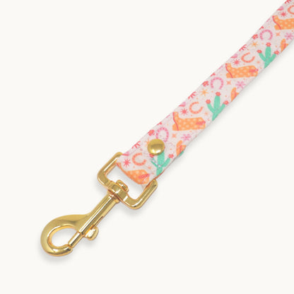 "Howdy!" Leash