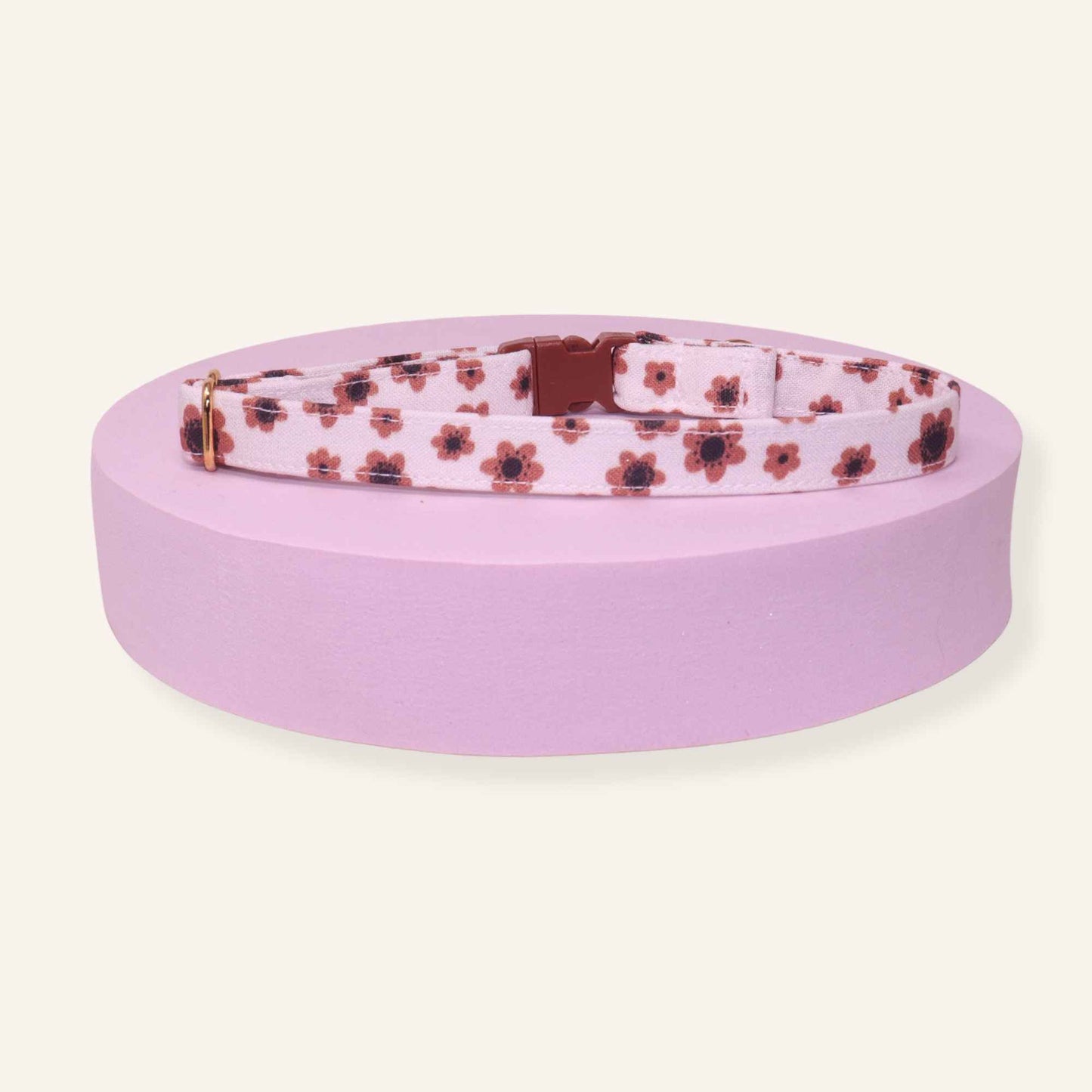 Adjustable floral cat collar featuring a breakaway safety buckle and premium hardware.