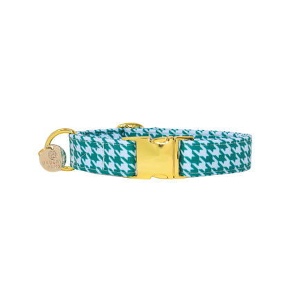 Looking for a high-quality and stylish collar for your boy dog? Our "George" Green and Blue Houndstooth Boy Dog Collar is the perfect choice! Handmade with love and care, our collar is available in sizes ranging from extra extra small to extra large, ensuring a perfect fit for any pup.